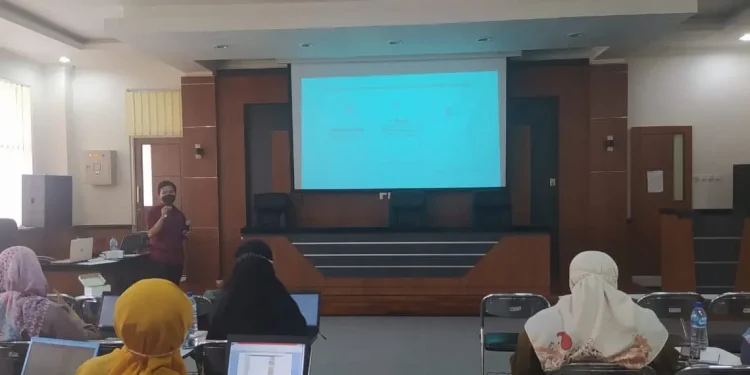 Pelatihan UM untuk meningkatkan kompetensi guru
