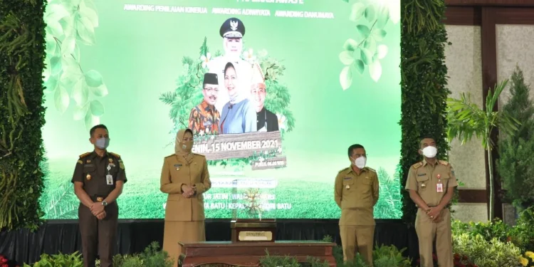 Wali Kota Batu, Dewanti Rumpoko resmikan Awas E, Senin (15/11/2021).