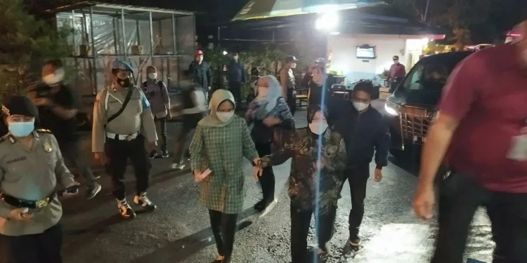 Mensos Tri Rismaharini mengunjungi remaja panti asuhan korban pelecehan seksual di Perlindungan dan Pelayanan Sosial Petirahan Anak (PPSPA)