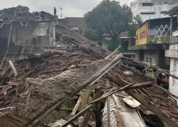 tumah tua roboh di kota malang