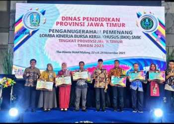 Suasana penganugerahan pemenang lomba kinerja Bursa Kerja Khusus (BKK) SMK Tingkat Provinsi Jawa Timur / Foto : dok
