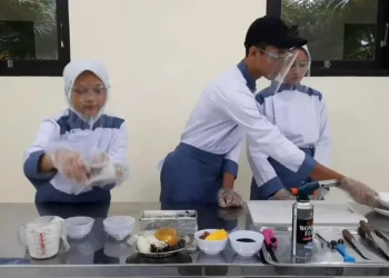 donat - Lewat Donat Ubi Ungu, SMKN 1 Turen Raih Juara Harapan 3 di KKSI 2021