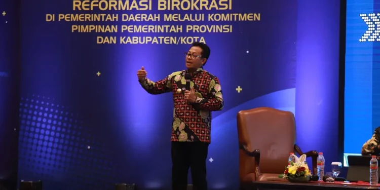 kabupaten - Jadi Perwakilan Kabupaten/Kota di Seminar Nasional Kemenko Polhukam, Sutiaji Singgung Reformasi Birokrasi