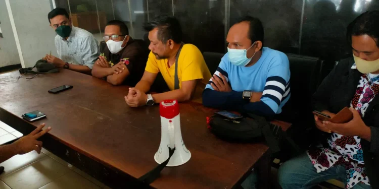 pedagang - Pedagang Pasar Besar Kota Batu Berunjuk Rasa