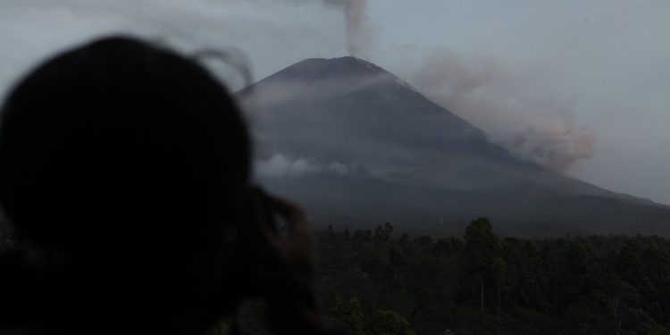 Erupsi Gunung Semeru. Foto: Bayu Eka