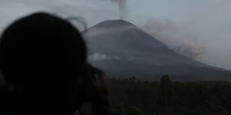 angin - Angin Kencang dan Curah Hujan Tinggi Perparah Dampak Kerusakan Erupsi Semeru