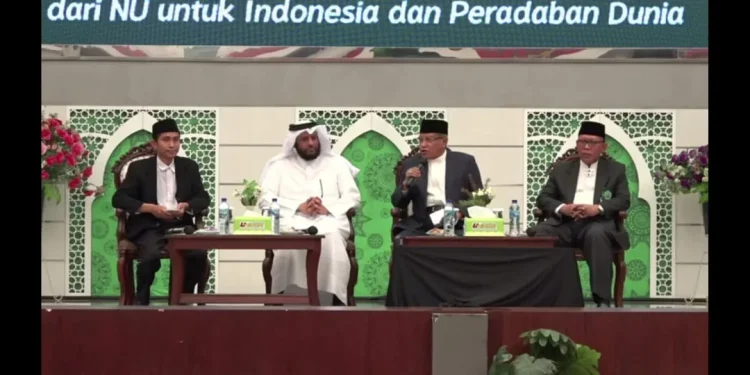 Pembicara kuliah umum, Sheikh Abdul Aziz, KH Said Aqil didampingi oleh Prof Dr Maskuri dan dimoderatori oleh Dr Imam Wahyudi. Foto: Aisyah Nawangsari