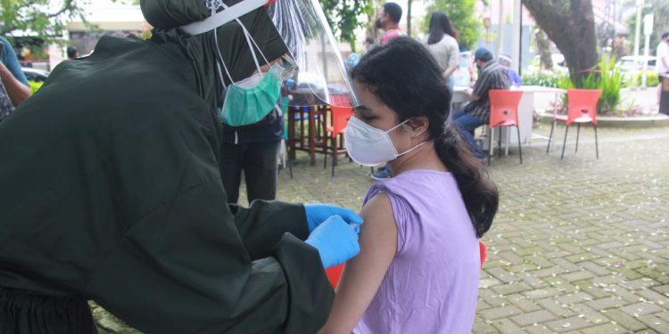 Ilustrasi vaksinasi COVID-19 bagi anak di Kota Malang. Foto: Rubianto
