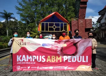 simpati - Simpati untuk Korban Erupsi Semeru, STIE Malangkucecwara Kirim Bantuan ke Lumajang