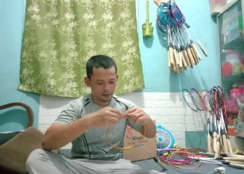 Buta Usai Divaksin Astrazeneca, Joko Santoso Banting Setir Jadi Perajin Raket