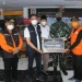 Sanusi Serahkan Bantuan untuk Korban Erupsi Semeru