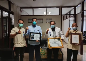 UMM - RS UMM Raih Penghargaan RS Rujukan Covid Terbaik Jatim