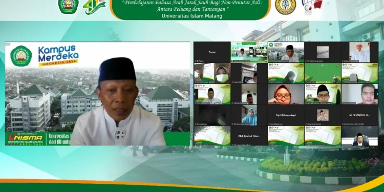 Suasana Webinar Internasional bertajuk 'Pembelajaran Bahasa Arab Jarak Jauh Bagi Non Penutur Asli: Antara Peluang dan Tantangan' yang diselenggarakan Pusat Pengembangan Bahasa Asing (P2BA) dan Prodi Pendidikan Bahasa Arab (PBA) Universitas Islam Malang. Foto: dok