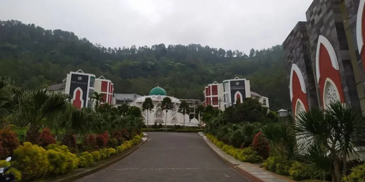 Pondok Pesantren Modern Al-Izzah Kota Batu. Foto: Ulul Azmy