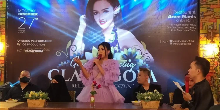 clara gopa - Clara Gopa Eks Duo Semangka Rilis Single MV Berjudul Ora Getun