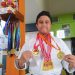 Afkar Duwera menunjukkan empat medali emas yang dikoleksinya baru-baru ini. Terbaru, dia merebut medali emas di Kejurprov Karate Inkai tingkat Jatim pada 17-19 Desember 2021 di Banyuwangi. Foto: Ulul Azmy