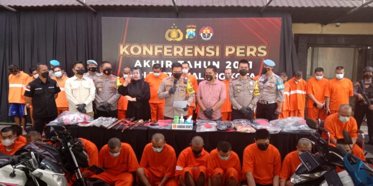 Polresta Malang Kota mengungkap penindakan kasus sepanjang 2021. Foto: M Sholeh