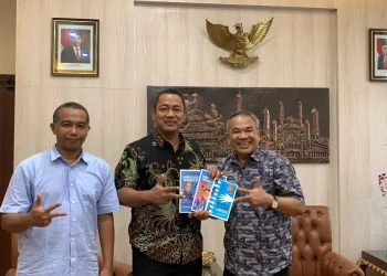 semarang - Wali Kota Semarang Hendi Bakal Bagikan Dua Buku "Super Best Seller" Karya Dr Aqua Dwipayana Kepada Ribuan Pegawainya
