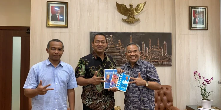 semarang - Wali Kota Semarang Hendi Bakal Bagikan Dua Buku "Super Best Seller" Karya Dr Aqua Dwipayana Kepada Ribuan Pegawainya