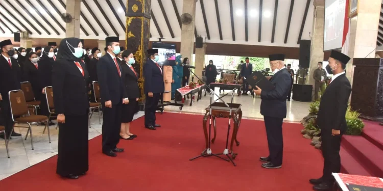 birokrasi - Penyederhanaan Birokrasi, Sanusi Lantik 401 Pejabat Fungsional