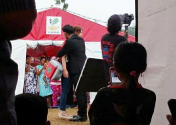 Adegan Sinetron dengan latar pengungsi Erupsi Gunung Semeru
