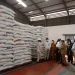 Wali Kota Malang, Sutiaji, melakukan peninjauan stok beras di gudang Bulog.