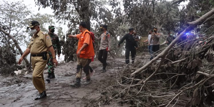 Bupati Malang tinjau desa terdampak erupsi Semeru