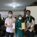 Penyerahana hadiah bagi pemenang lomba porseni SMAN 8 Malang