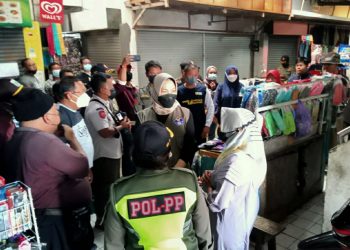 Dewanti Rumpoko turun langsung meninjau pembongkaran Pasar Besar Kota Batu