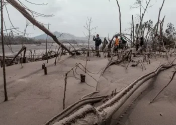 Gunung Semeru Kembali Muntahkan Awan Panas