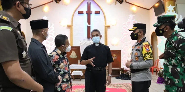 Jemaat Gereja di Batu harus punya PeduliLindungi untuk masuk Gereja