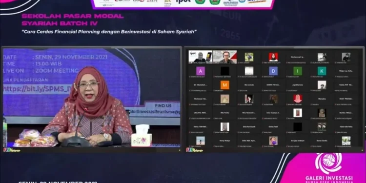 Dekan FEB Unisma membuka acara pasar modal syariah