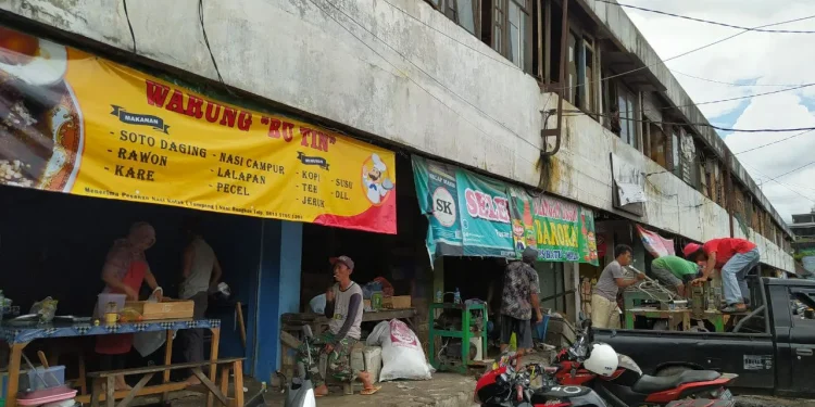 Pedagang di Pasar Besar Kota Batu