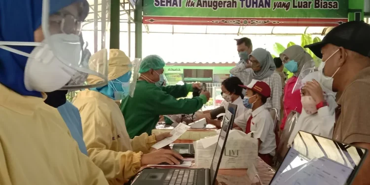 siswa jalani skrening vaksinasi.