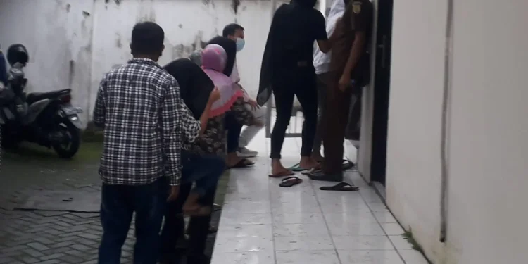 Pelaku saat berada di Pengadilan Negeri Malang untuk menjalani sidang putusan