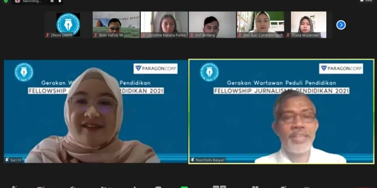 Suci Hendrina, Head of CSR and Corporate Communication Paragon Corp dan Direktur Pelaksana GWPP, Nurcholis Basyari.