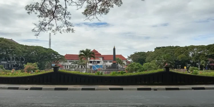 Alun-alun Tugu Kota Malang. Foto: M Sholeh
