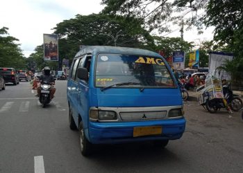 Angkutan Kota (Angkot) di Kota Malang. Foto: M Sholeh