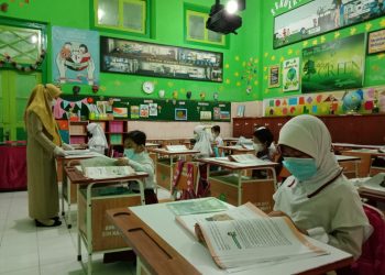 Siswa di Kota Malang menjalani pembelajaran tatap muka. Foto: M Sholeh