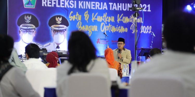 Wali Kota Malang, Sutiaji memberikan arahan dalam kegiatan Refleksi Kinerja 2021 dan Outlook 2022 di Gedung Islamic Center. Foto: dok