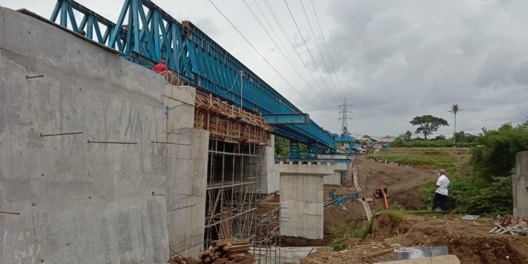 Pembangunan Jembatan Tlogomas Kota Malang. Foto: M Sholeh