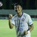 Rizky Dwi Febrianto saat melakukan selebrasi usai mencetak gol ke gawang Bhayangkara FC, di Stadion Kompyang Sujana, Bali, pada Minggu (9/1/2022). Foto: Arema FC