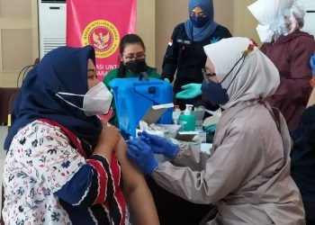 Vaksin booster atau dosis 3 mulai didistribusikan di Kota Batu, pada Rabu (13/1/2022). Foto: Ulul Azmy