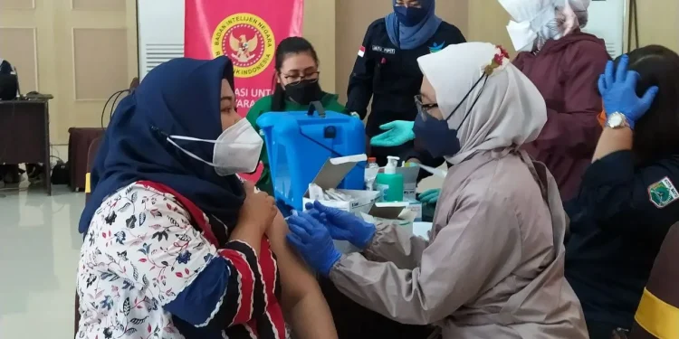 batu - Pemkot Batu Mulai Distribusikan Vaksin Booster untuk Masyarakat Umum