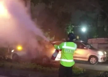 Aksi Heroik Kapolsek Blimbing Ikut Terjun Padamkan Si Jago Merah