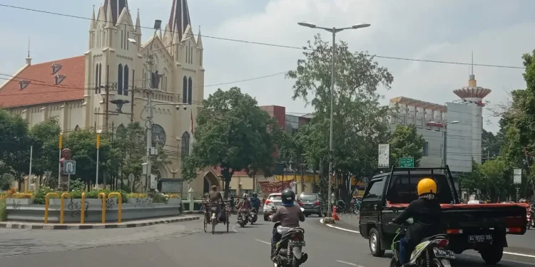 kayutangan - Pembangunan Kayutangan Heritage Zona 3, Pemkot Malang Tata Batu Andesit dan Kabel