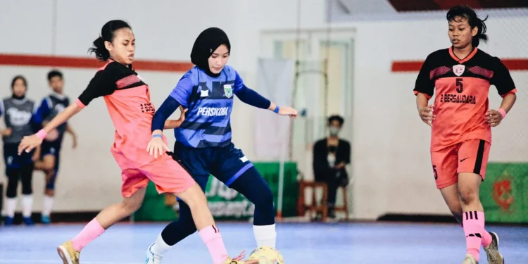 Tim futsal putri Kota Wisata Batu (KWB) Futsal Club saat Liga Nusantara Futsal Jawa Timur. Foto: Dok KONI Kota Batu