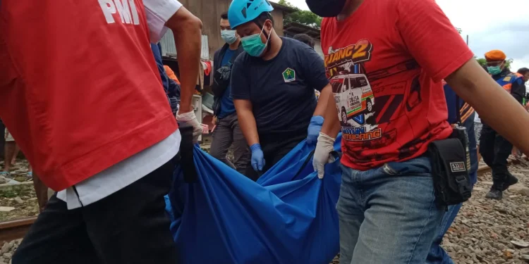 pegawai - Pegawai Honorer Kejari Kota Malang Tewas Terserempet Kereta Api Tawang Alun
