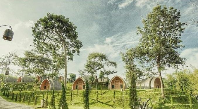 Shanaya Resort Malang menghadirkan penginapan berkonsep tradisional dengan keindahan alam yang memiliki berbagai fasilitas yang modern. Foto: Instagram @shanayaresortmalang