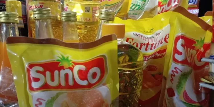 minyak - Minyak Goreng Satu Harga, Pedagang di Pasar Besar Kota Malang Gelisah